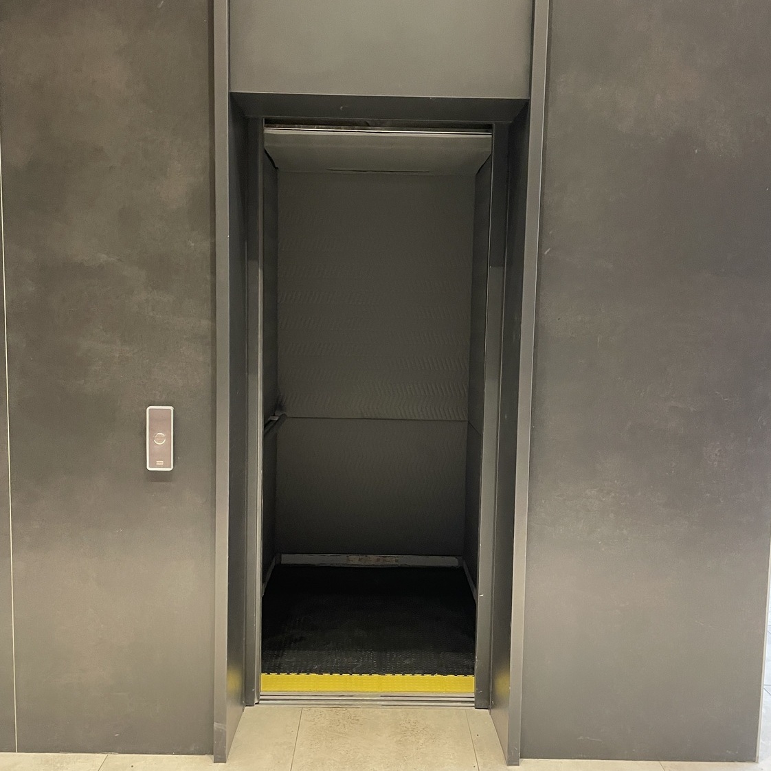 Защита лифта панелями